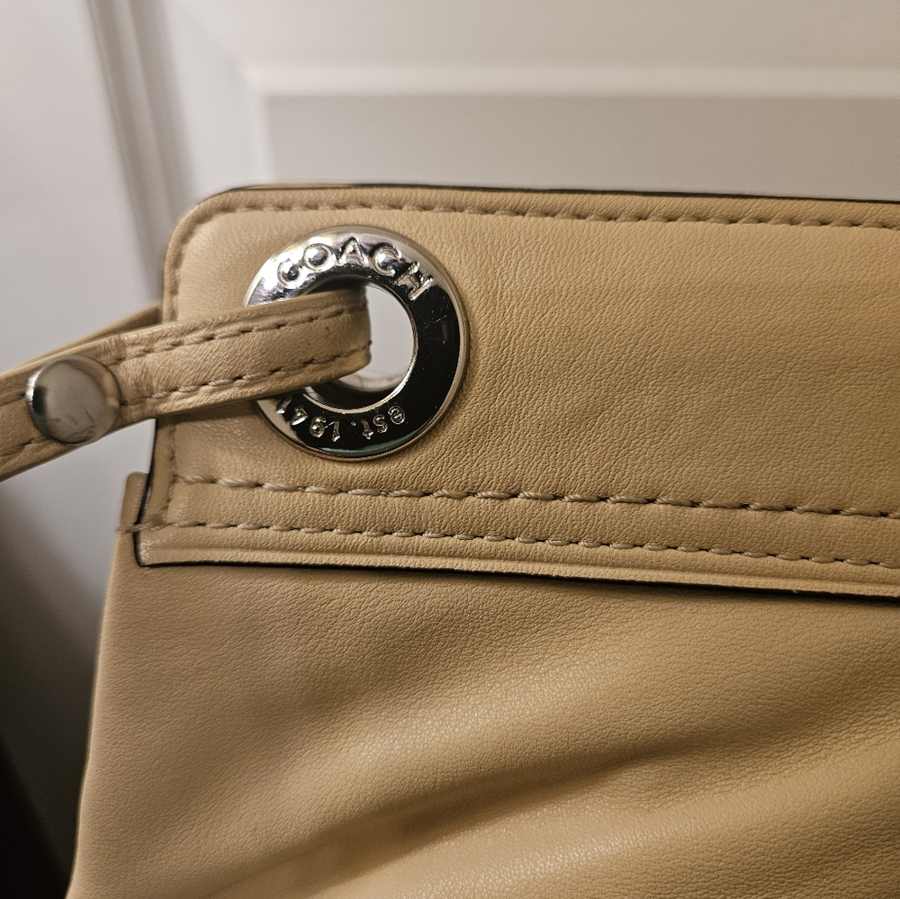 Coach Cream Wristlet Clutch - Picture 3 of 10